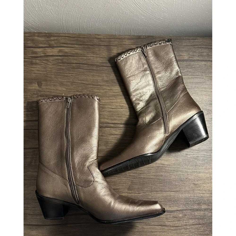 STUART WEITZMAN Women's Leather Whipstitch Trim Western‎ Ankle Boots Size 8 M